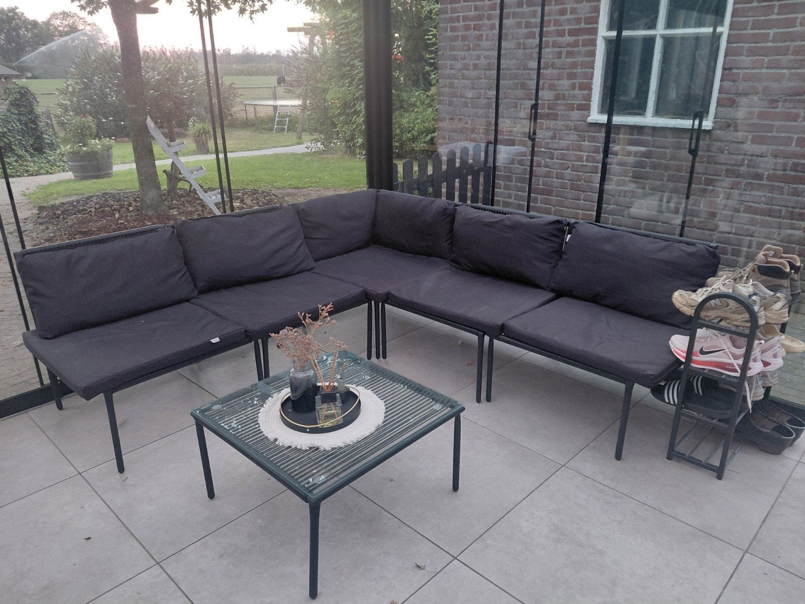 Moderne loungeset met kussens - 190x200x65 cm en salontafel, Ophalen, Overige materialen, Gebruikt, Meer dan 8 zitplaatsen