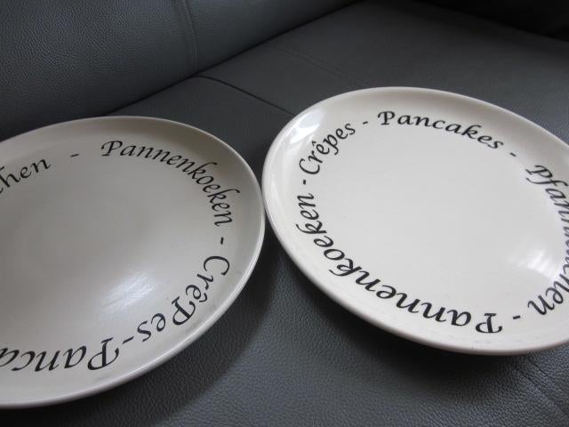 2 pannenkoek borden/diameter 30cm  1 als nieuw/ de andere, Nieuw, Ophalen of Verzenden, Bord(en), Overige stijlen