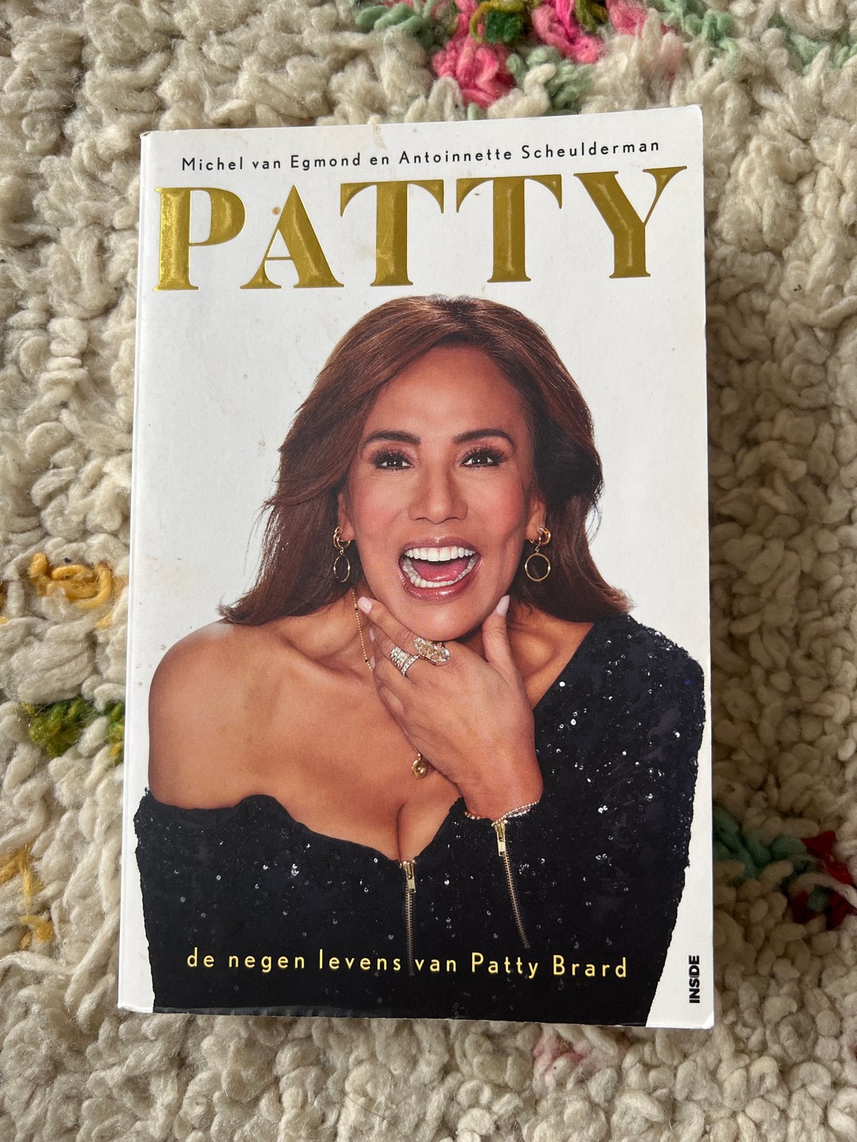 Patty: De negen levens van Patty Brard - Boek, Ophalen of Verzenden, Zo goed als nieuw, Film, Tv en Media