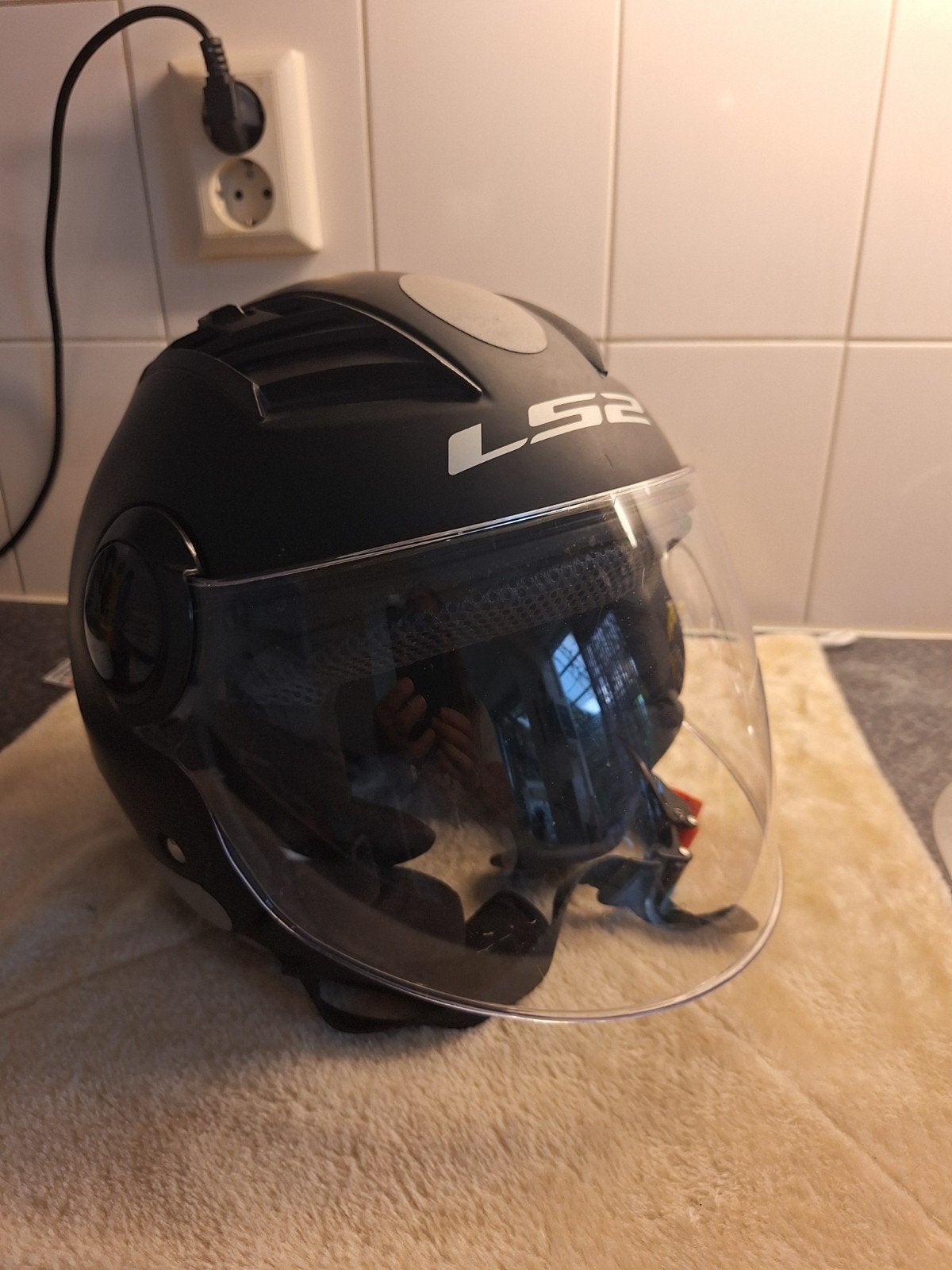LS2 helm - Mat Zwart, Ophalen, Waterdicht, Zo goed als nieuw