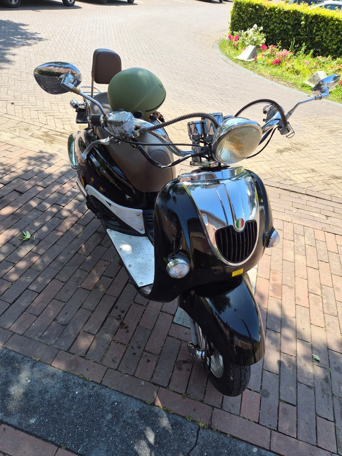 Scooter rijdt goed helm en slot, Fietsen en Brommers, Scooters | Overige merken, Ophalen, Gebruikt, Benzine