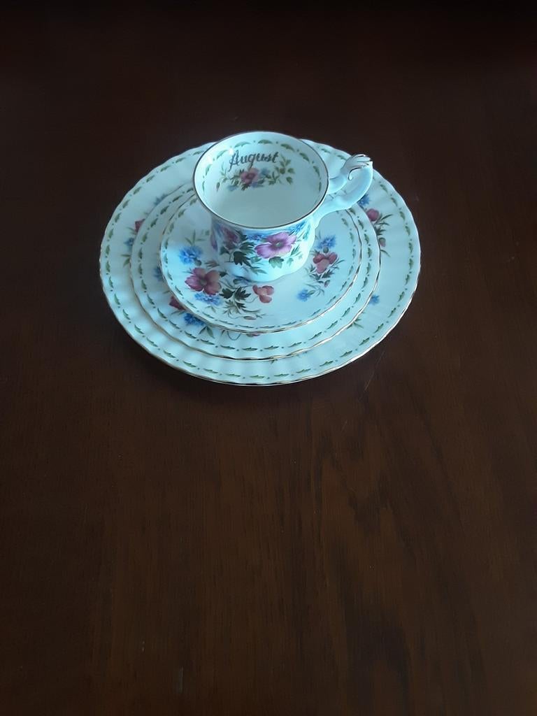 Royal Albert trio Flower of the August, Ophalen of Verzenden