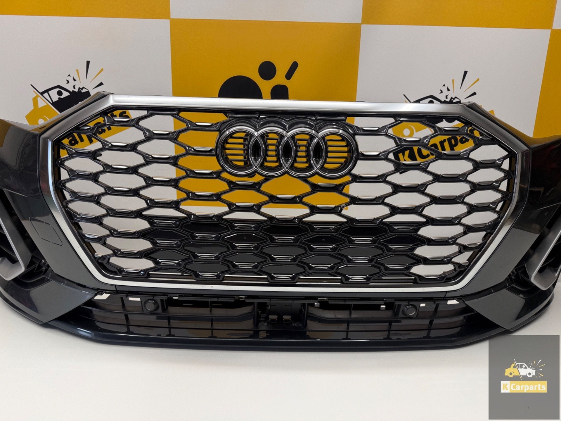 VOORBUMPER AUDI Q3 83A F3 S-LINE BUMPER COMPLEET 83A807437D, Auto-onderdelen, Carrosserie en Plaatwerk, Gebruikt, Voor, AUDI AG