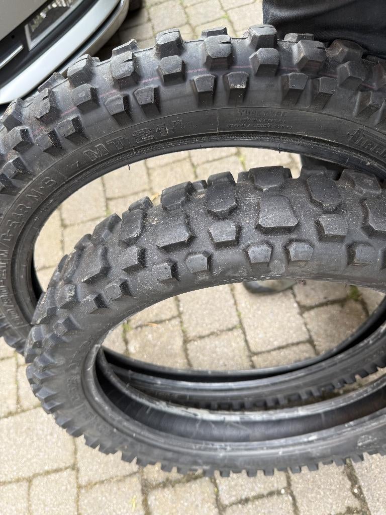 Pirelli MT21 enduro banden, Ophalen