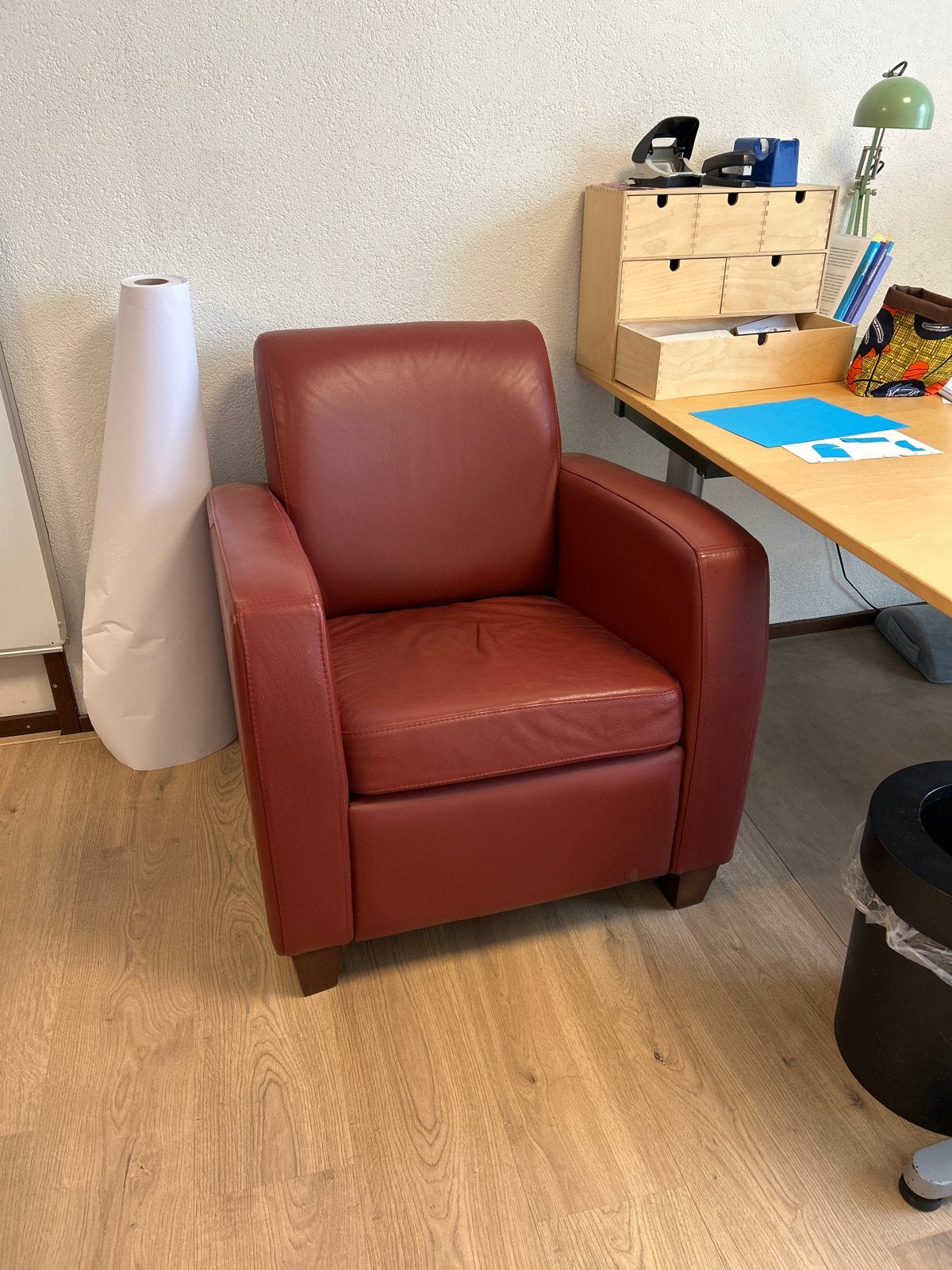 Comfortabele rode leren fauteuil, Ophalen, Gebruikt, Minder dan 75 cm, Leer