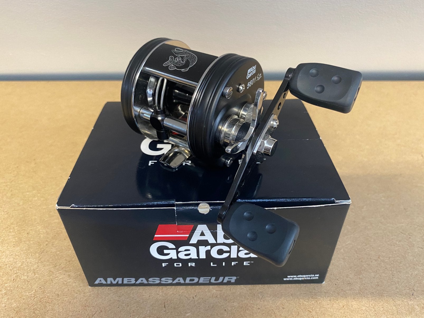 Abu Garcia Ambassadeur 5601SZ Svartzonker Edition - NIEUW, Watersport en Boten, Ophalen of Verzenden, Nieuw, Molen