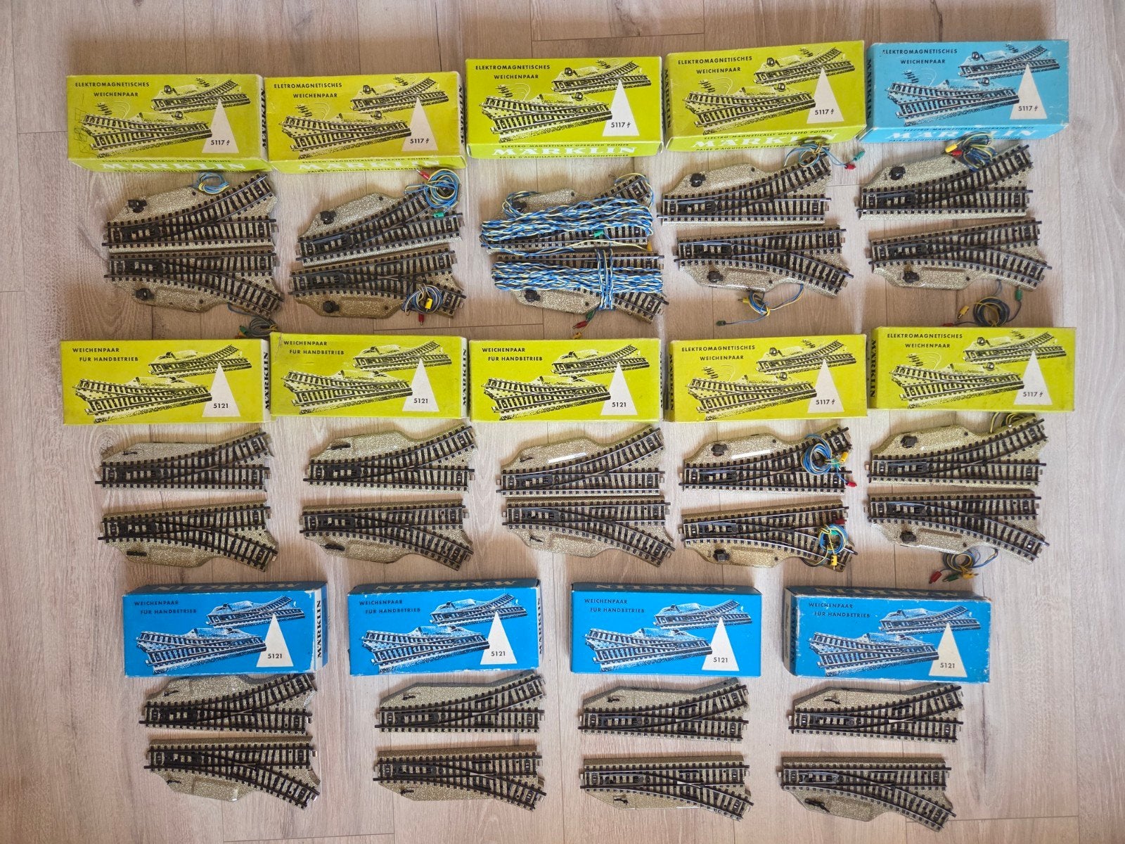 28x Märklin M wissels 5117 en 5121 elektrisch en handmatig, Wisselstroom, Gebruikt, Verzenden, Rails