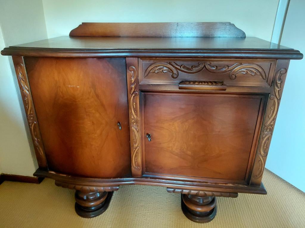 Antiek dressoir met houtsnijwerk, Ophalen