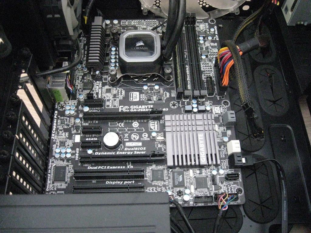 Gigabyte ga -z68x-ud3h-b3 Met een i 7 2600 processor1155 soc, Computers en Software, Moederborden, Ophalen, DDR3, Zo goed als nieuw