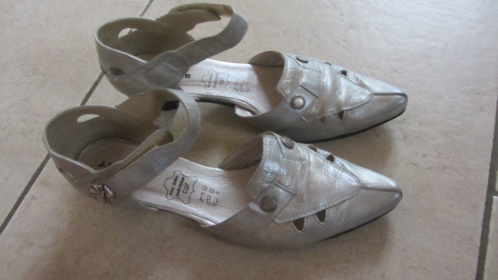 Zilverkleurige schoenen met lage hak maat 38,5, Overige kleuren, Ophalen of Verzenden, Gedragen, J.Metayer