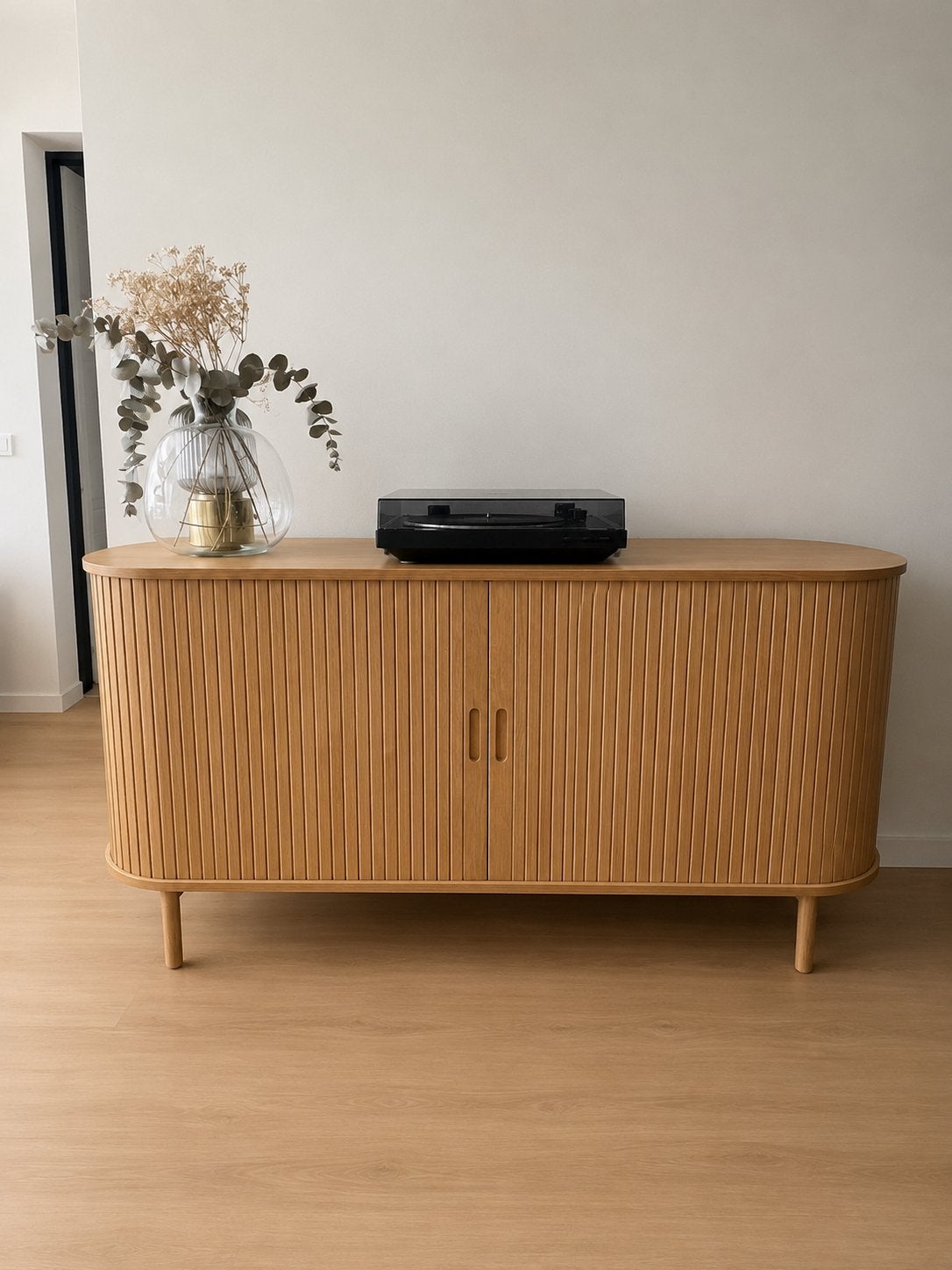 Deens design dressoir van eikenhout, Huis en Inrichting, Kasten | Dressoirs, 100 tot 150 cm, Eikenhout, Ophalen of Verzenden, Zo goed als nieuw