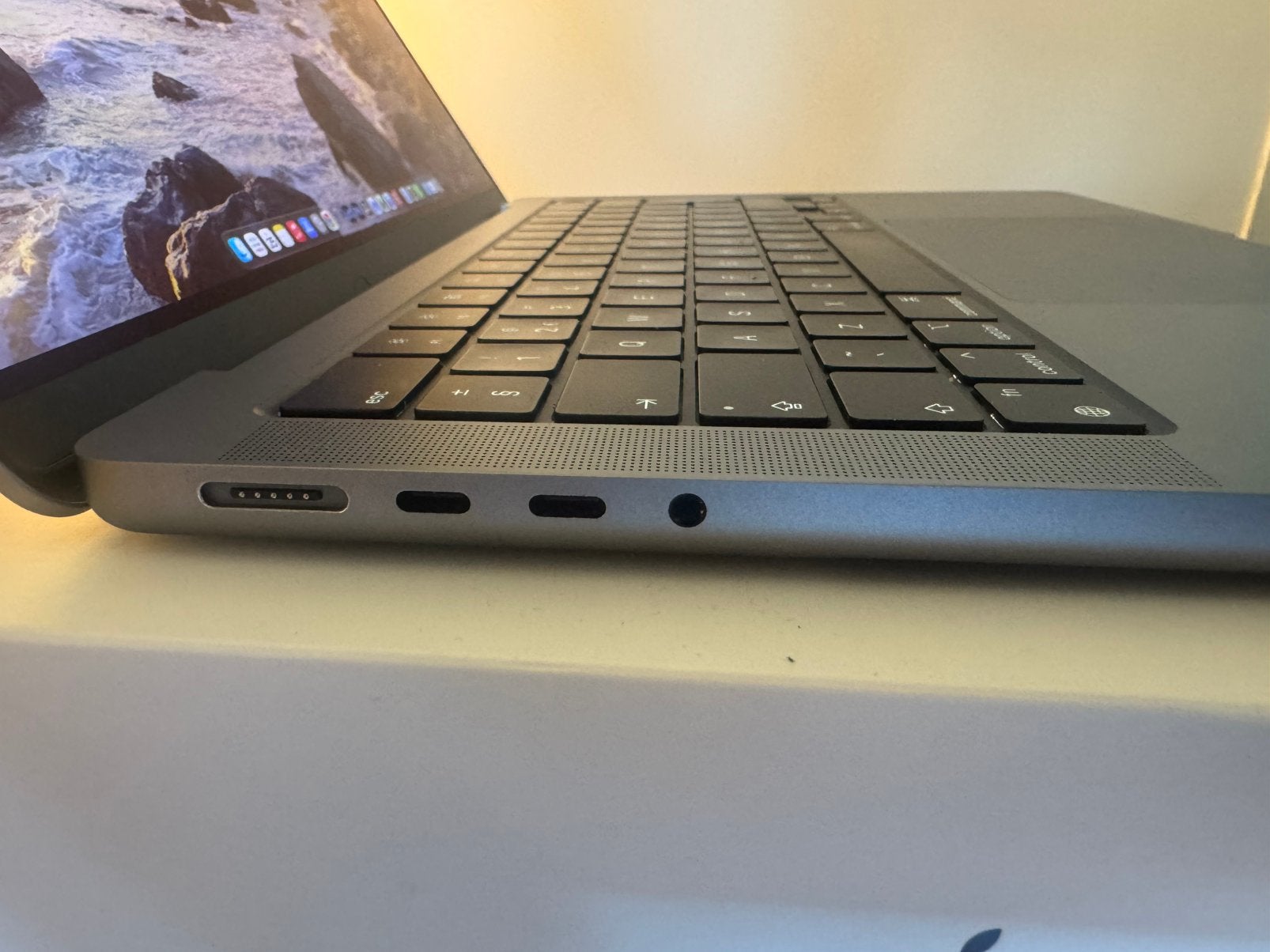 Foto 2 van Apple Macbook Pro 14 inch | 16GB | 512GB SSD