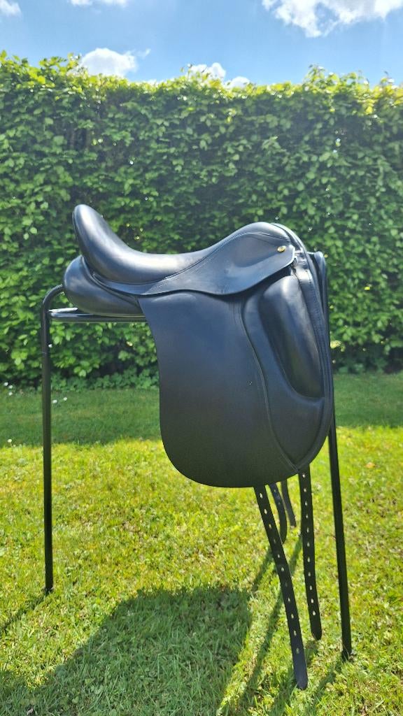 Dressuurzadel Anatomica, 17,5", Dieren en Toebehoren, Paarden en Pony's | Zadels, Ophalen, Zo goed als nieuw, Dressuur