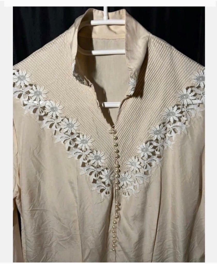Antieke vintage blouse jaren '60 met kant, parelknoopjes, Antiek en Kunst, Antiek | Kleding en Accessoires, Ophalen of Verzenden