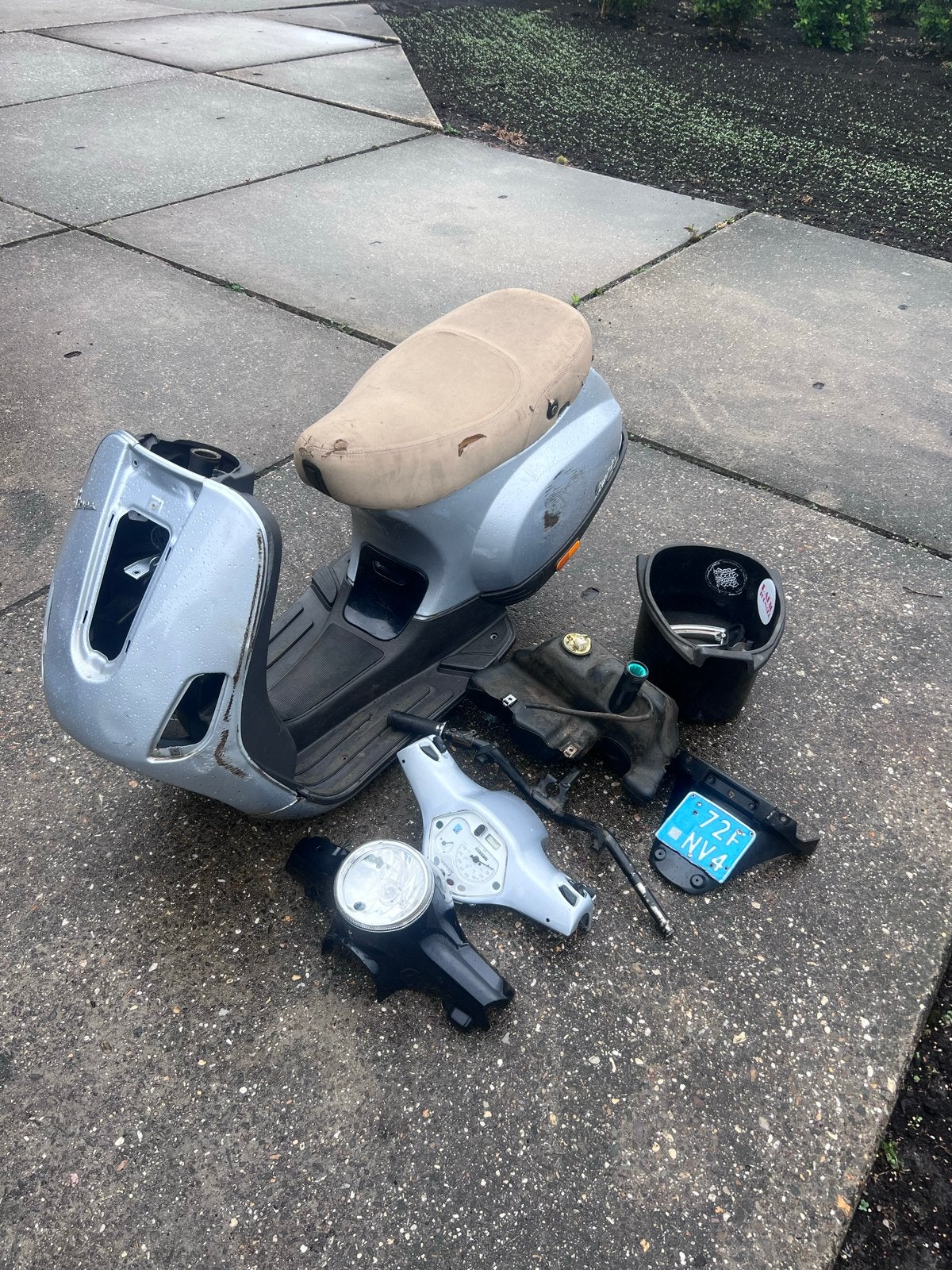 Vespa LX frame met snor kenteken en onderdelen, Fietsen en Brommers, Ophalen, Gebruikt, Frame, Vespa