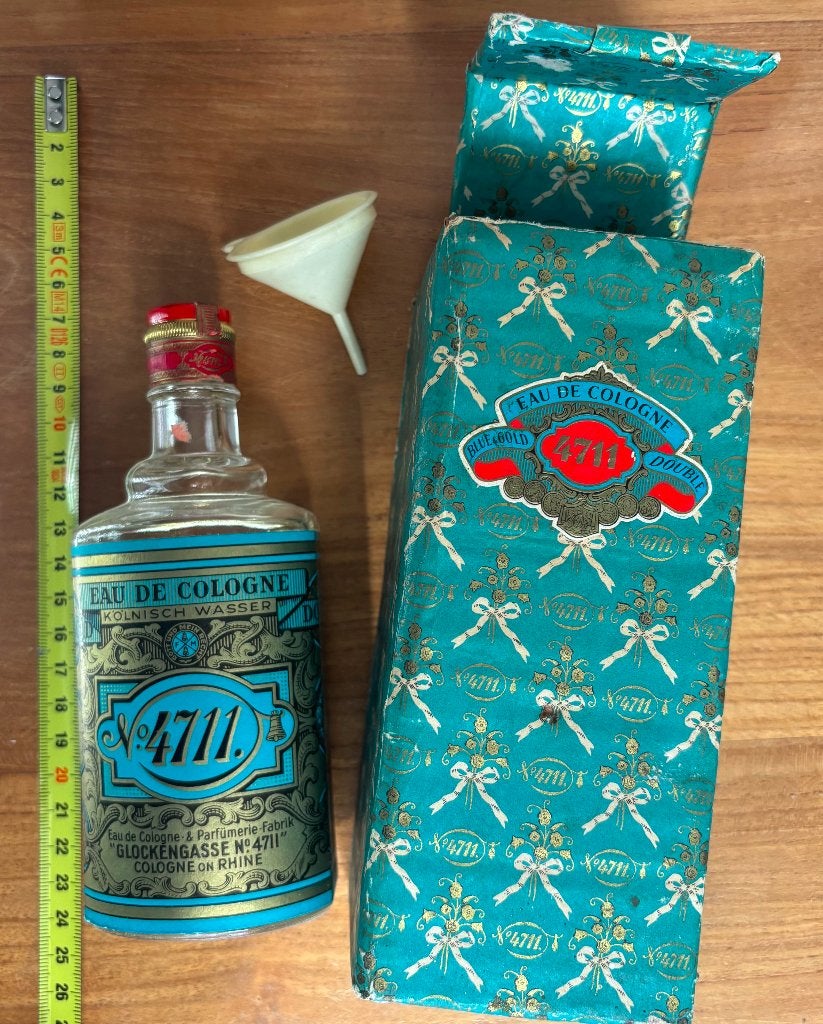 Oude 4711 eau de cologne fles met doosje en trechtertje, Verzenden, Huis en Inrichting