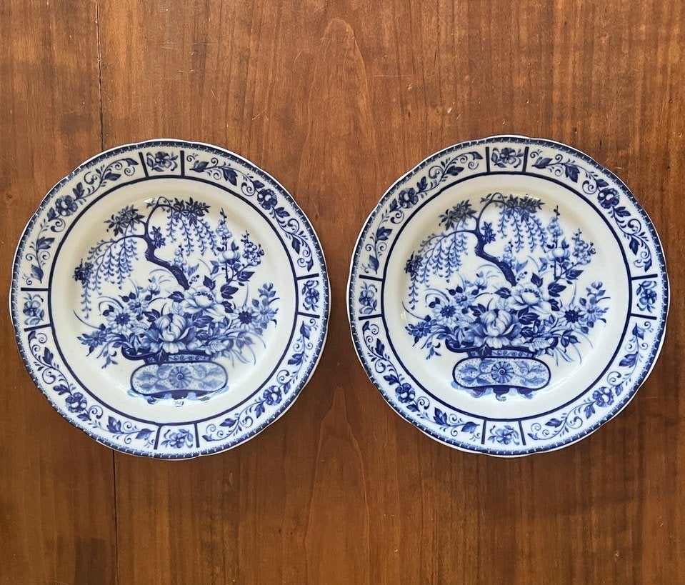 Twee kleine porseleinen borden, Huis en Inrichting, Keuken | Servies, Ophalen of Verzenden, Porselein, Overige stijlen, Bord(en)