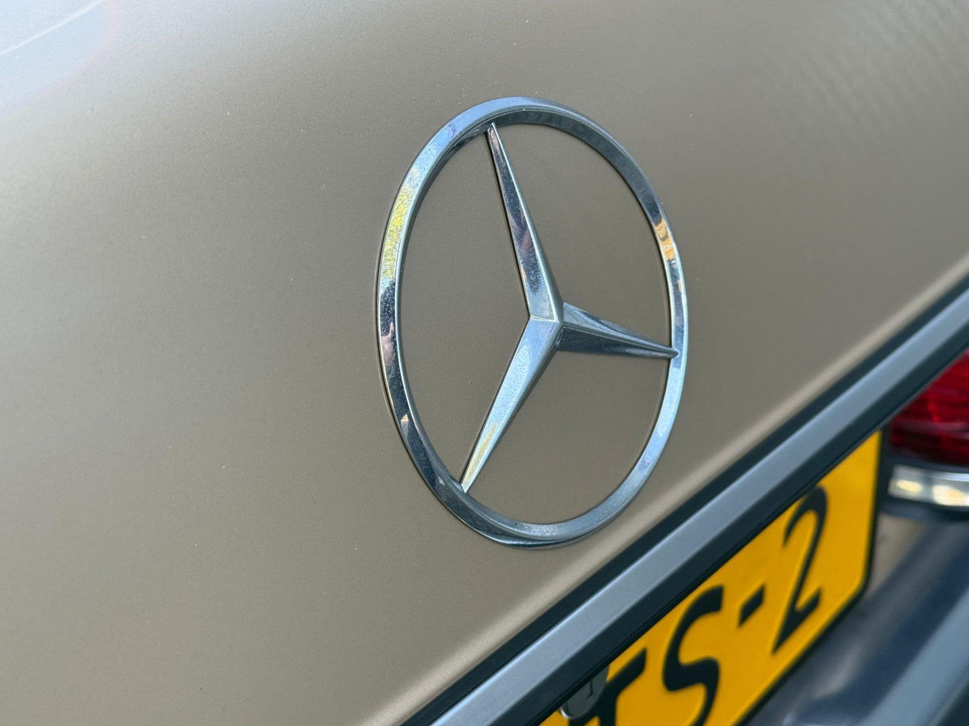 Mercedes-Benz 200-280 (W123) 230 CE, foto 10