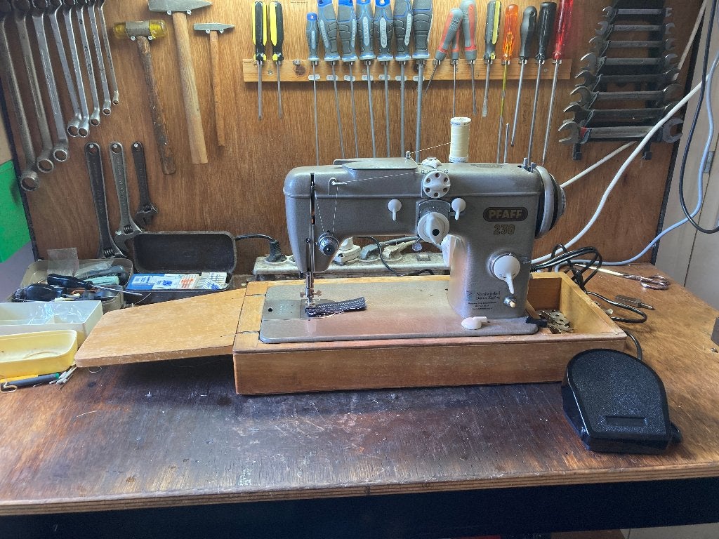 Pfaff 230 semi industrie - NWE MOTOR zware materialen/leer, Hobby en Vrije tijd, Naaimachines en Toebehoren, Ophalen, Duitsland