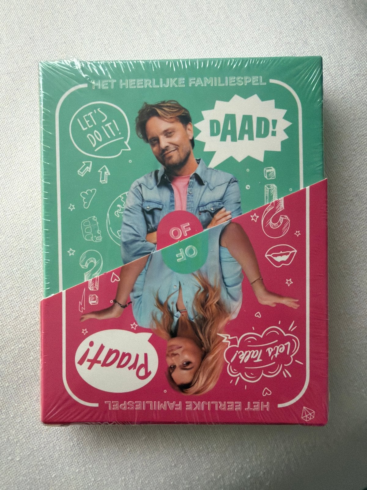 Het Heerlijke Familiespel: Praat of Daad! Nieuw in folie, Drie of vier spelers, Ophalen of Verzenden, Nieuw