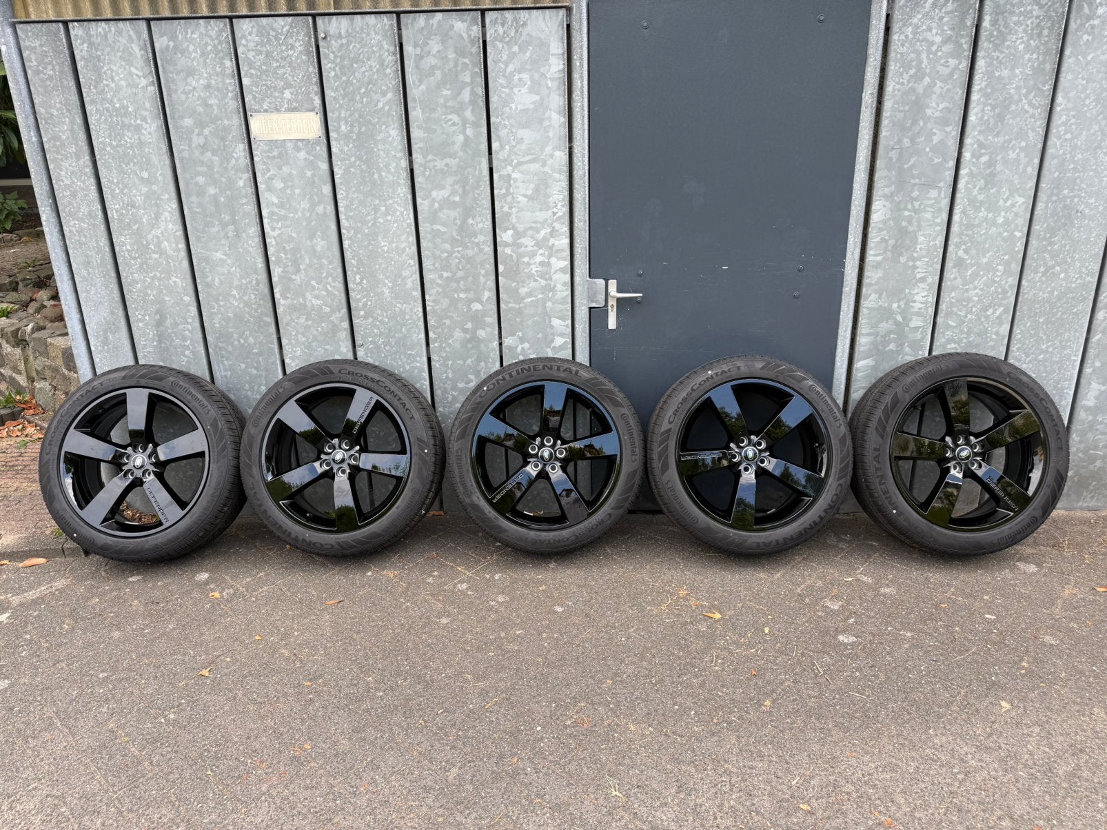 Originele Land Rover Defender 22 inch velgen met banden, Ophalen, Gebruikt, 275 mm, Banden en Velgen