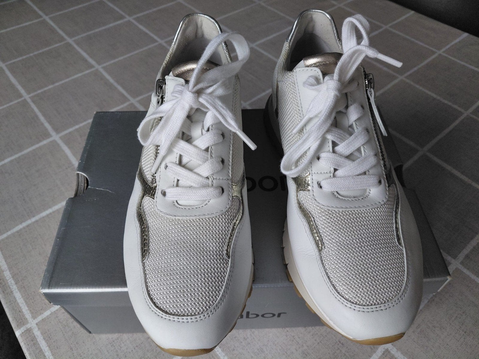 GABOR SNEAKERS  38,5  als nieuw, Ophalen of Verzenden, Zo goed als nieuw, Wit, Sneakers of Gympen