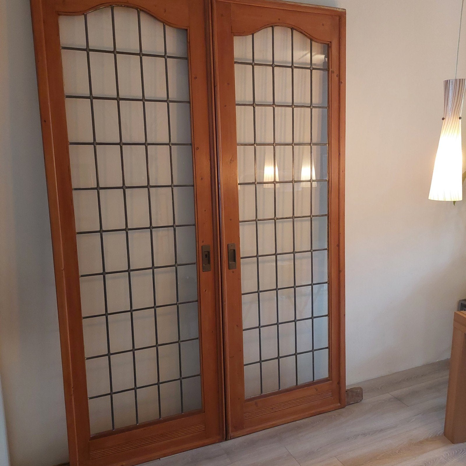 Een set antieke ensuite jaren 30 deuren voorzien van glas en, Ophalen of Verzenden