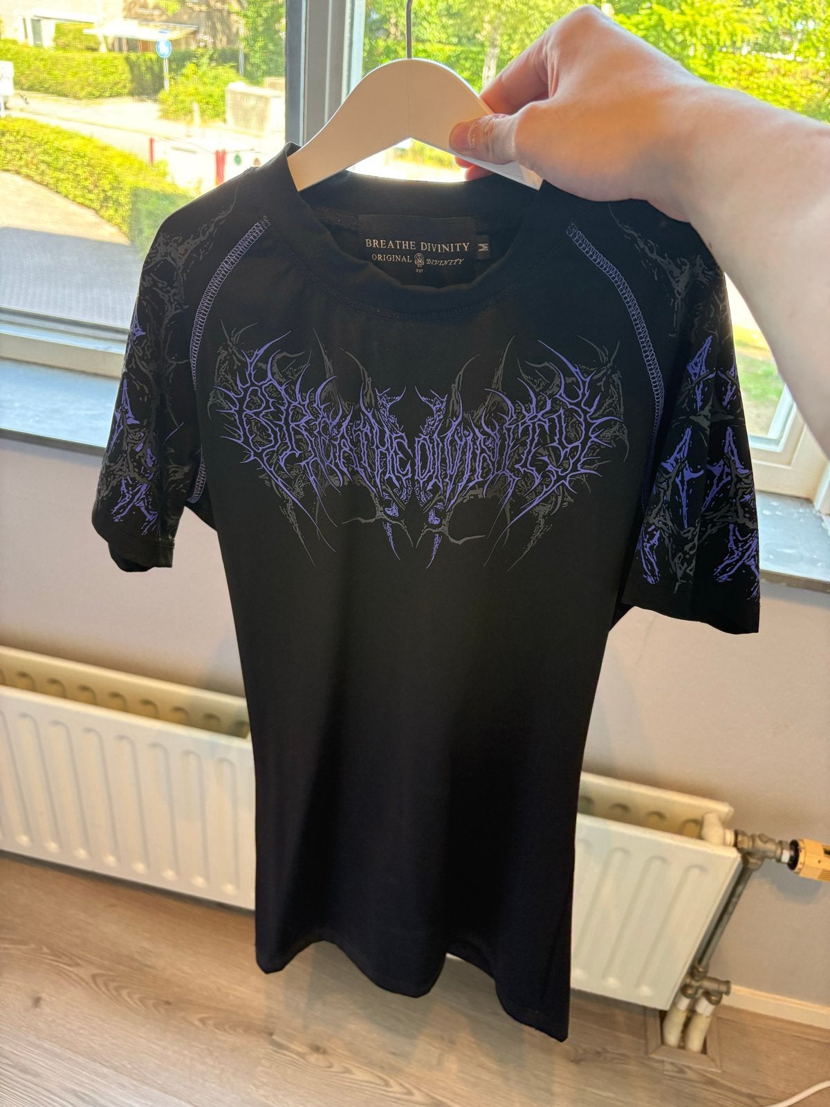 Breathe Divinity T-shirt Dusk maat M, Ophalen, Zo goed als nieuw, Maat 48/50 (M), Zwart