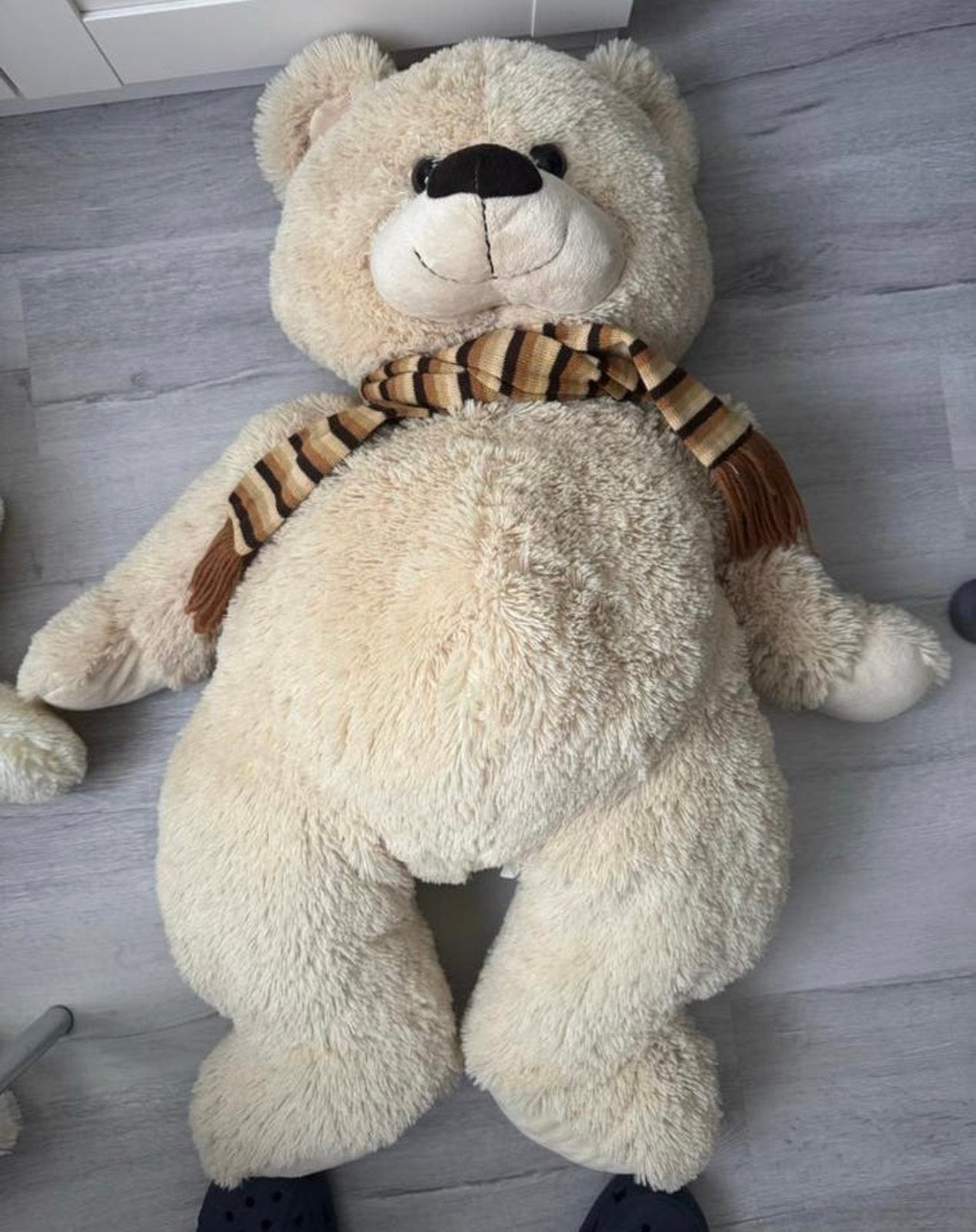 Teddybeer met sjaal te koop, Ophalen, Zo goed als nieuw, Beer