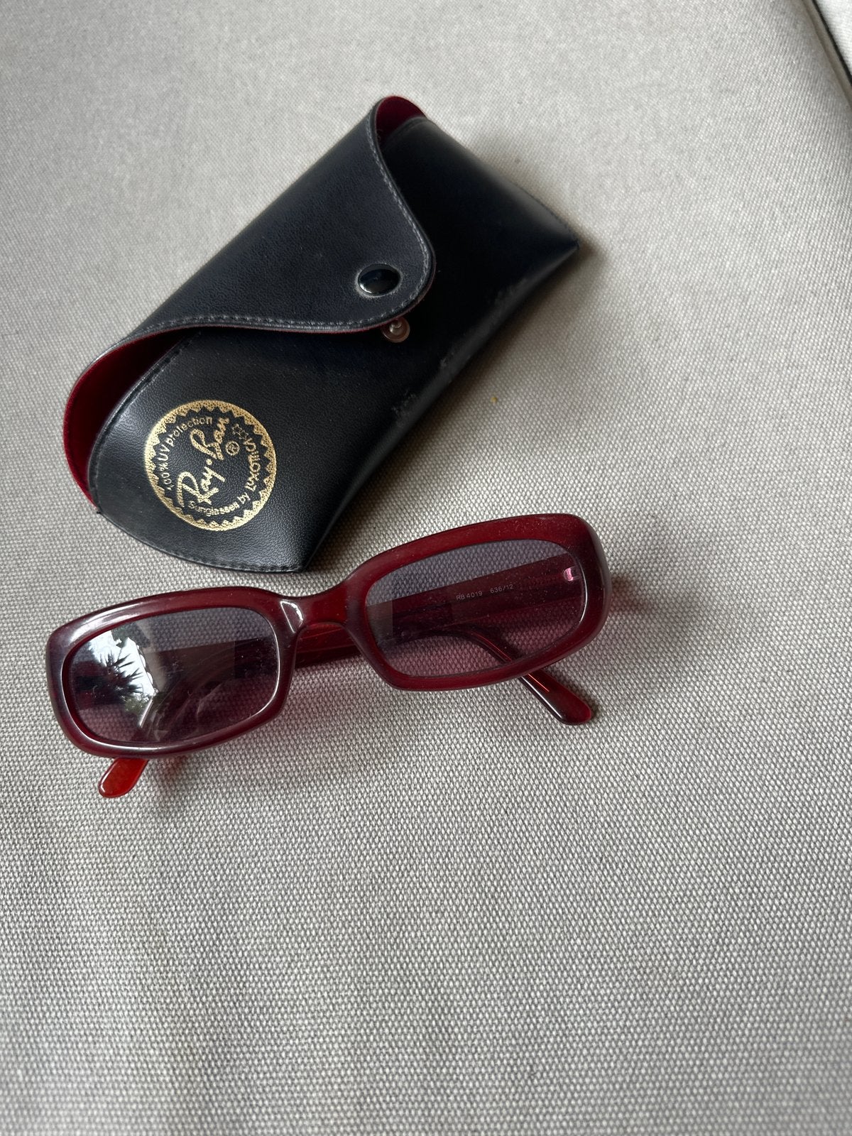 Ray-Ban RB4019 Bordeauxrode Zonnebril, Gebruikt, Zonnebril, Ophalen of Verzenden, Ray-Ban