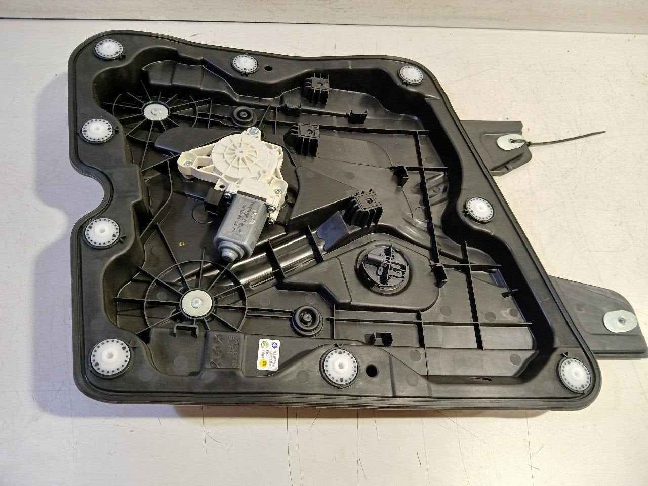 Raammechaniek elektrisch rechts voor Skoda Enyaq, Onderdelen@venauto.nl, Van der Ven Autorecycling B.V., Gebruikt, Ettenseweg 76, 4706 PB Roosendaal, The Netherlands
