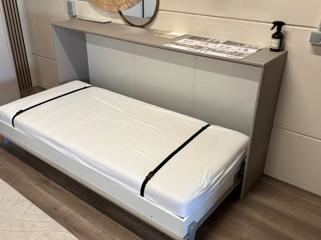Juist opklapbed showroommodel, Ophalen, Overige materialen, 190 cm of minder, Zo goed als nieuw