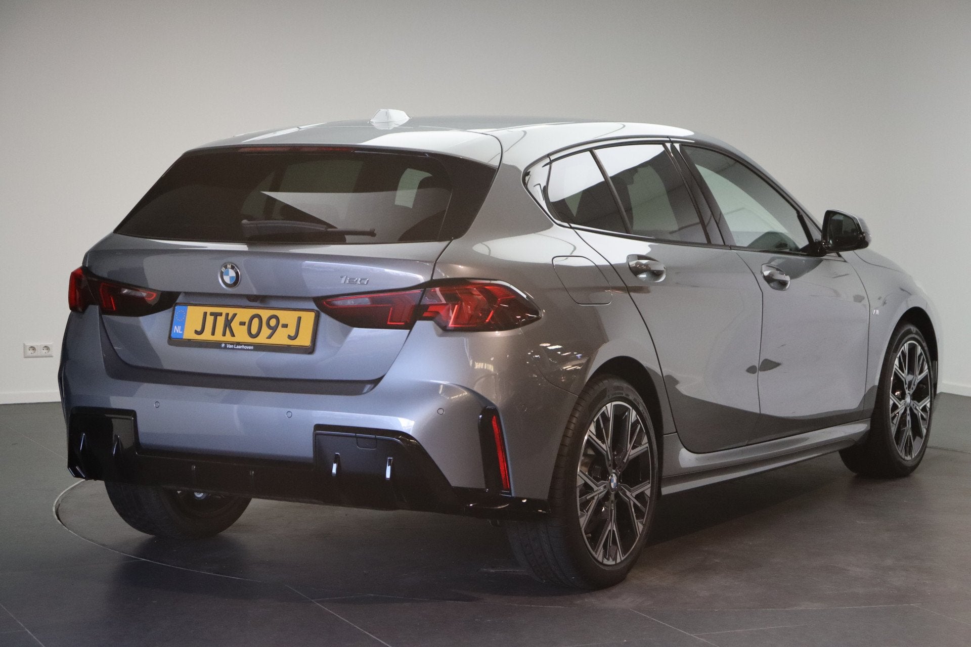 BMW 1 Serie 120 M Sport Automaat / Achteruitrijcamera / Comf, Dealer onderhouden, Stof, Gebruikt, Euro 6