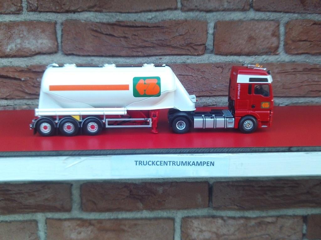 Tekno  Man  met  onderlosser  van  Zijderlaan.