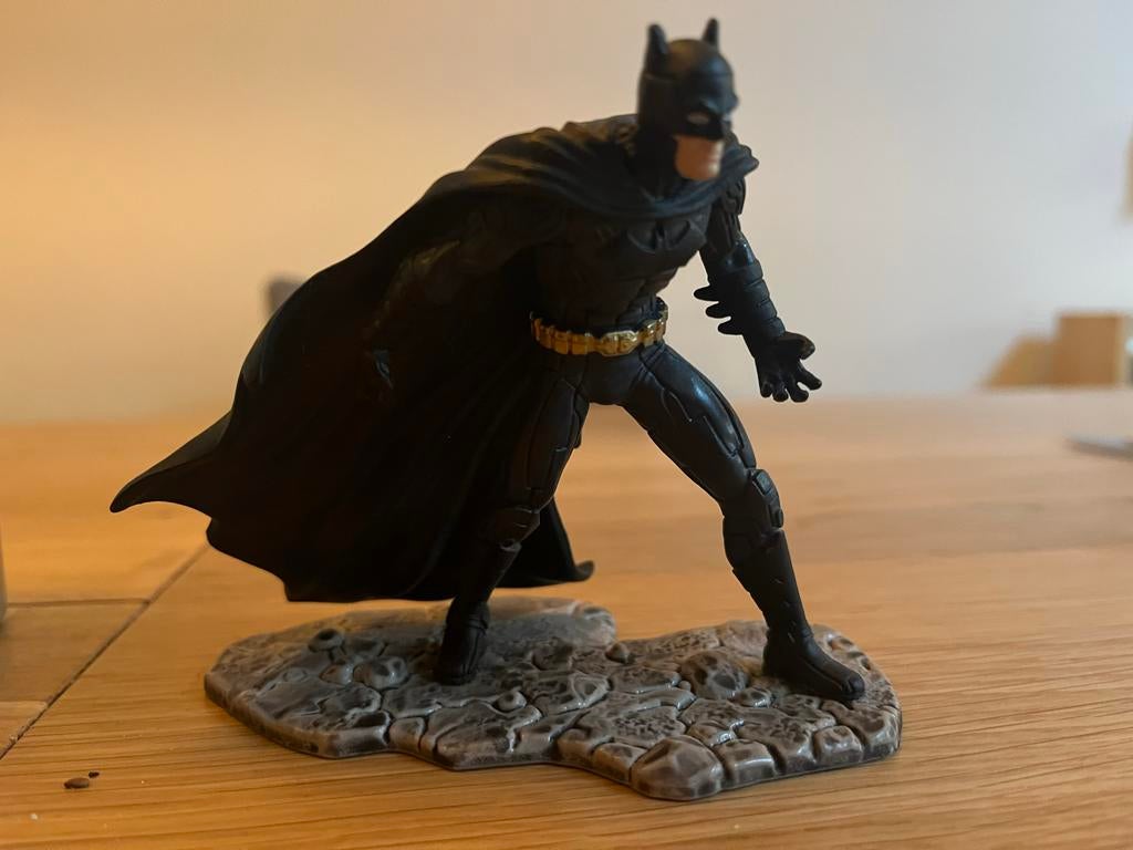 Batman actiefiguur op standaard, Ophalen of Verzenden, Gebruikt