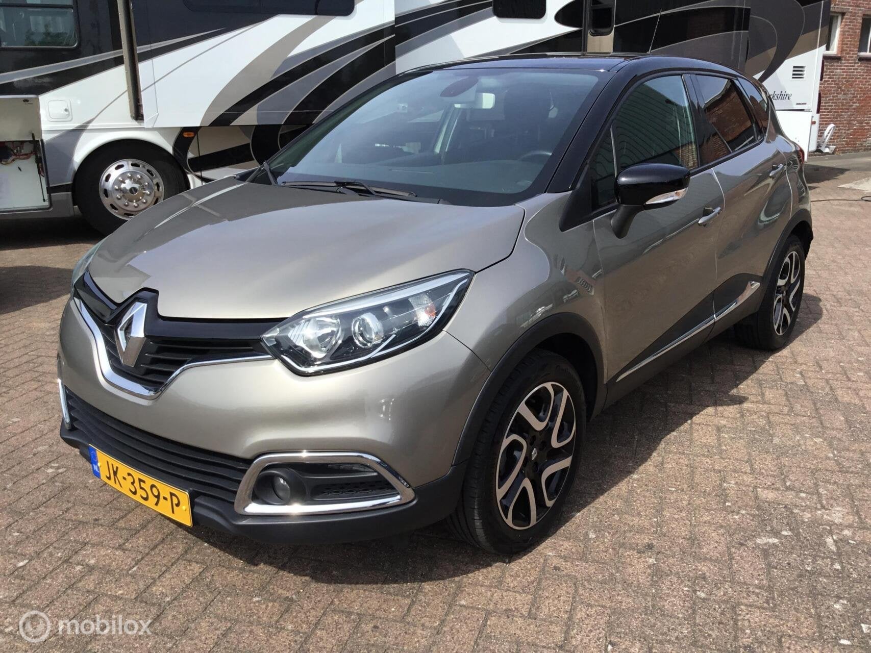 Renault Captur 1.2 TCe Dynamique AUTOMAAT TREKHAAK, Stof, 4 cilinders, Bruin, Origineel Nederlands