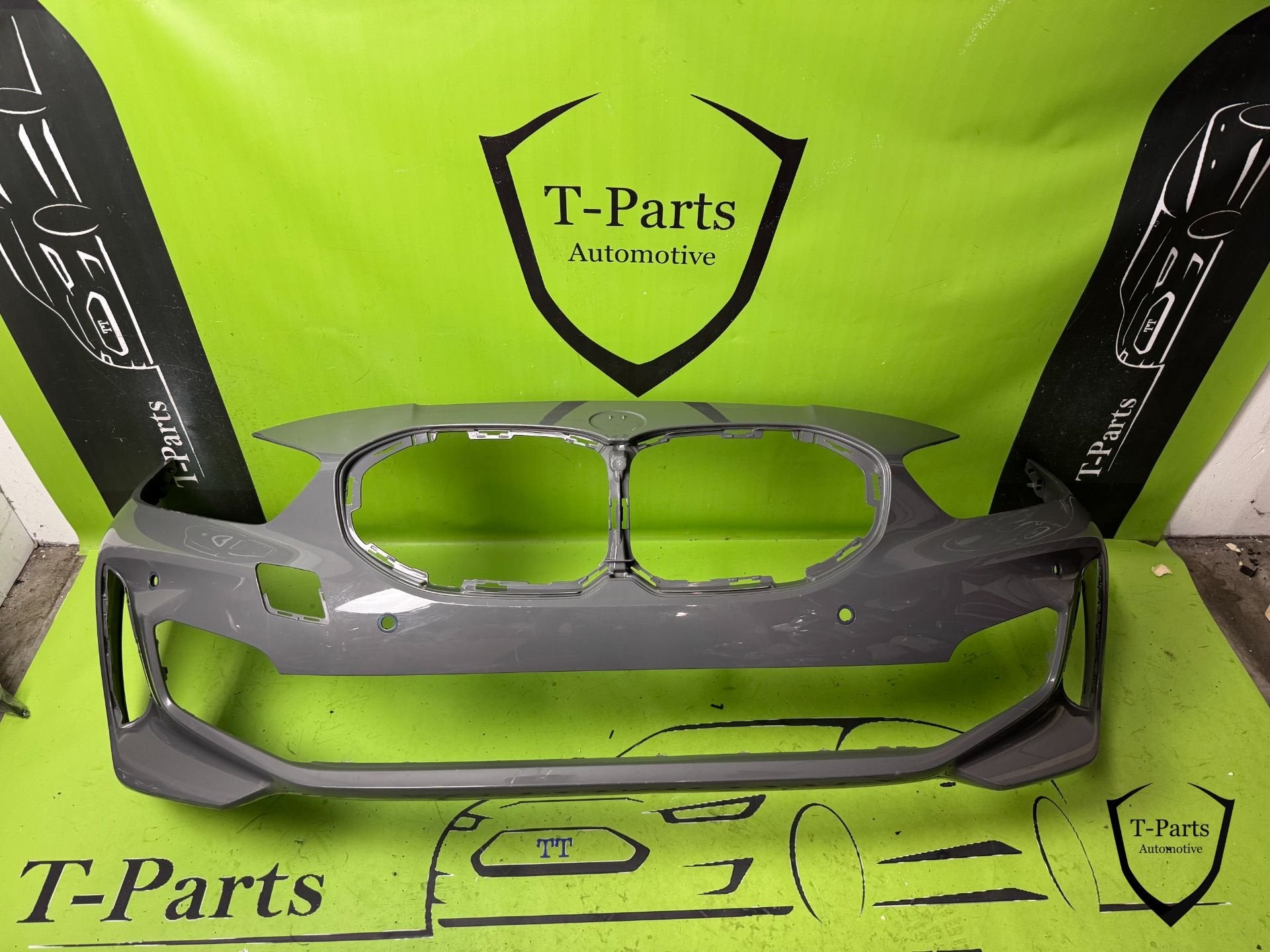 bmw 1 serie f40 voorbumper bumper 18+ M PAKKET, Petuelring 130
80788  Munich, DE, Gebruikt, Info@bmw.de, Ophalen of Verzenden