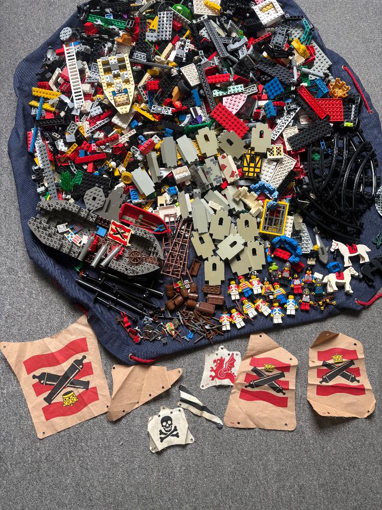Partij LEGO piraten en ridders met boekjes., Ophalen of Verzenden, Gebruikt, Lego