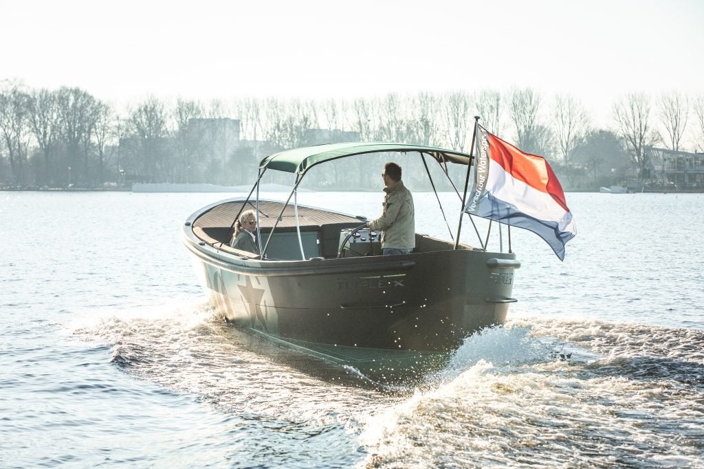 Triple X800 army Edition, Overige typen, Info@verschuurwatersport.nl, 8 m, Herenweg 10 a Rijnsaterwoude