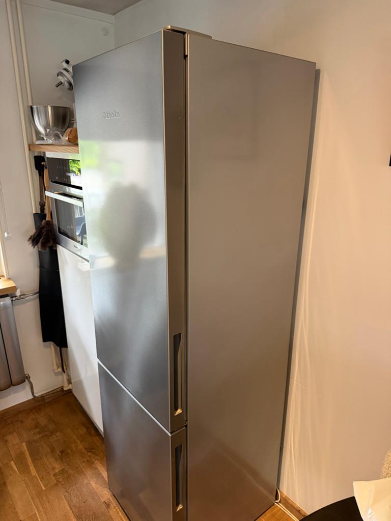 Miele Koel-vriescombinatie - RVS, Gebruikt, 200 liter of meer, Met aparte vriezer, 45 tot 60 cm