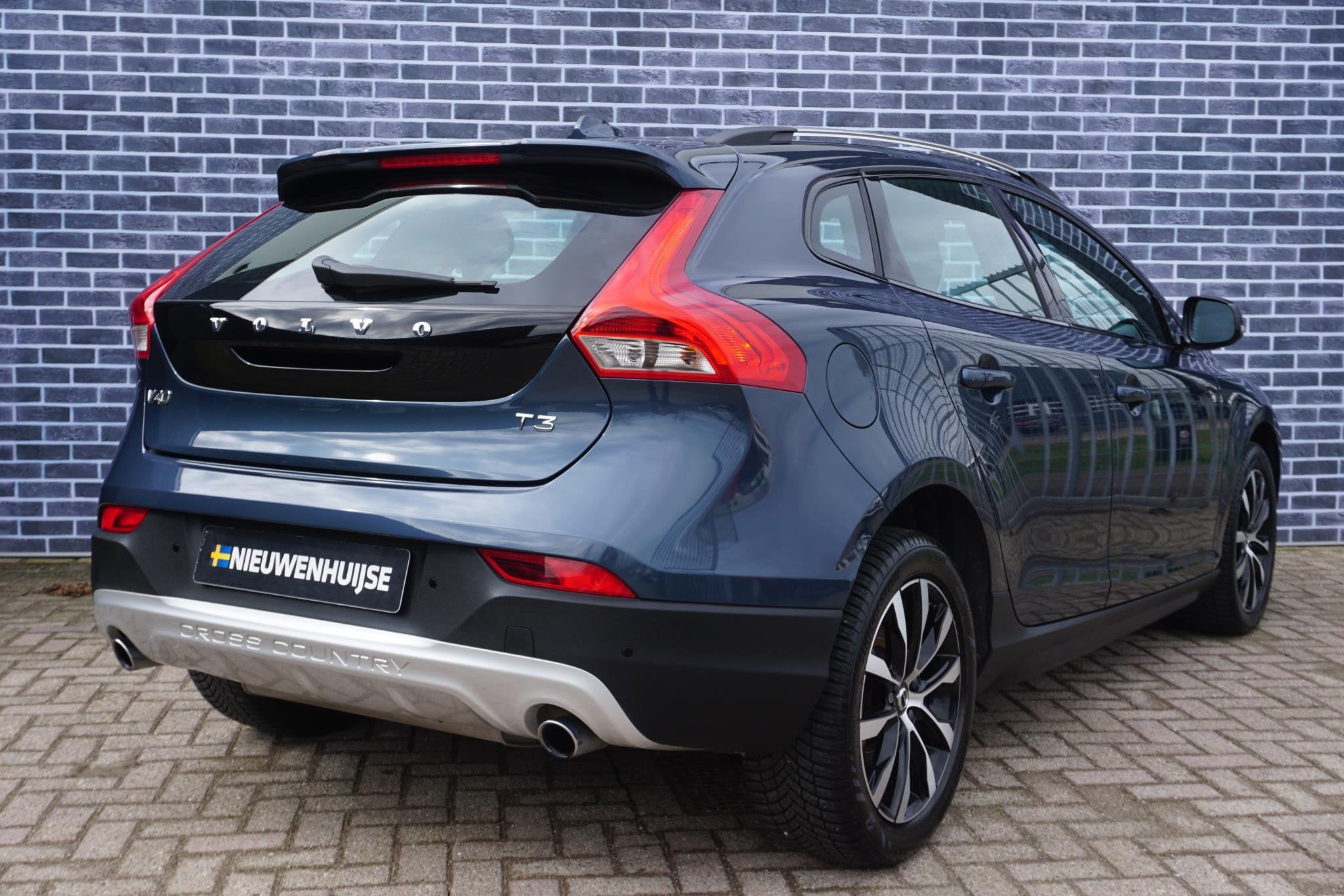 Volvo V40 Cross Country 1.5 T3 Dynamic Edition Volvo V40 Cro, Auto's, Volvo, Dealer onderhouden, Euro 6, 4 cilinders, 700 kg