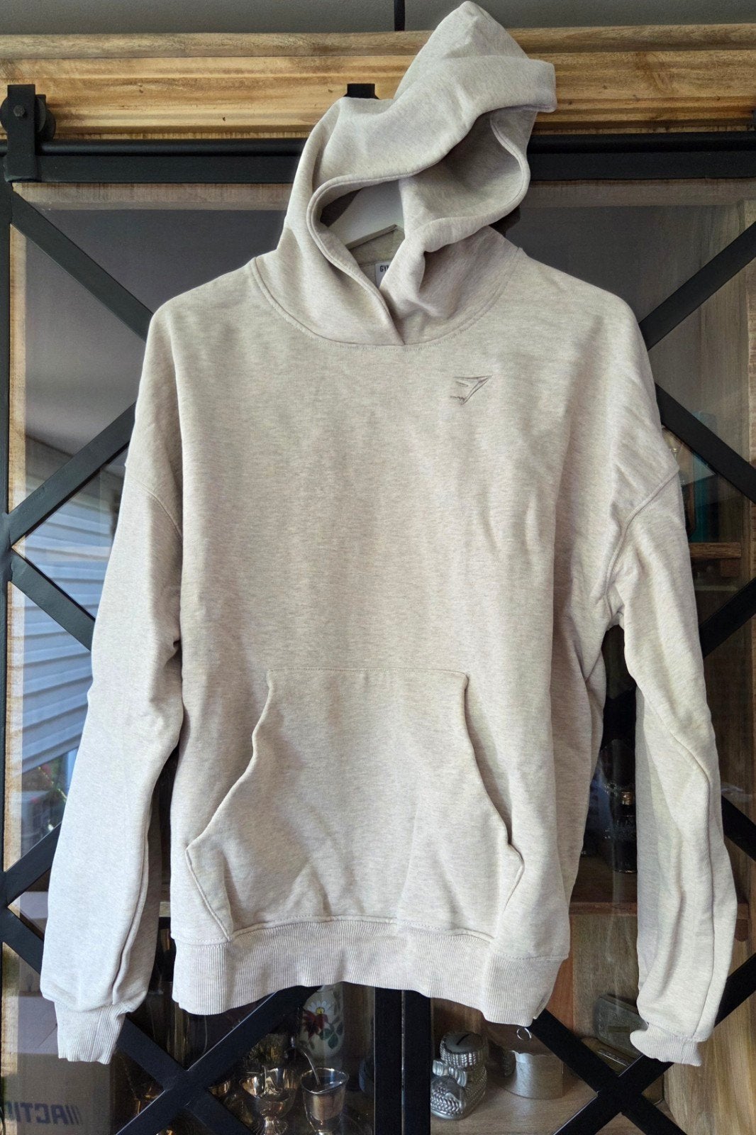 Gymshark hoody crèmekleurig - Zo goed als nieuw, Maat 38/40 (M), Beige, Ophalen of Verzenden, Zo goed als nieuw