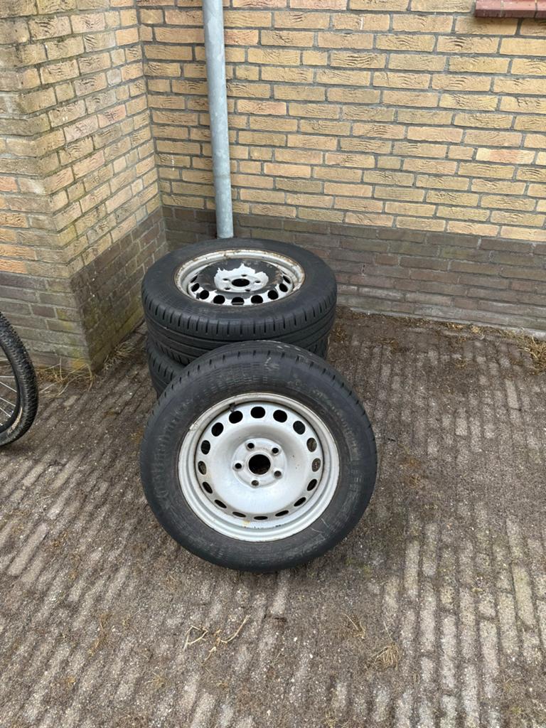 Gebruikte banden en velgen volkwagen caddy, Gebruikt, 15 inch, Banden en Velgen, Ophalen of Verzenden