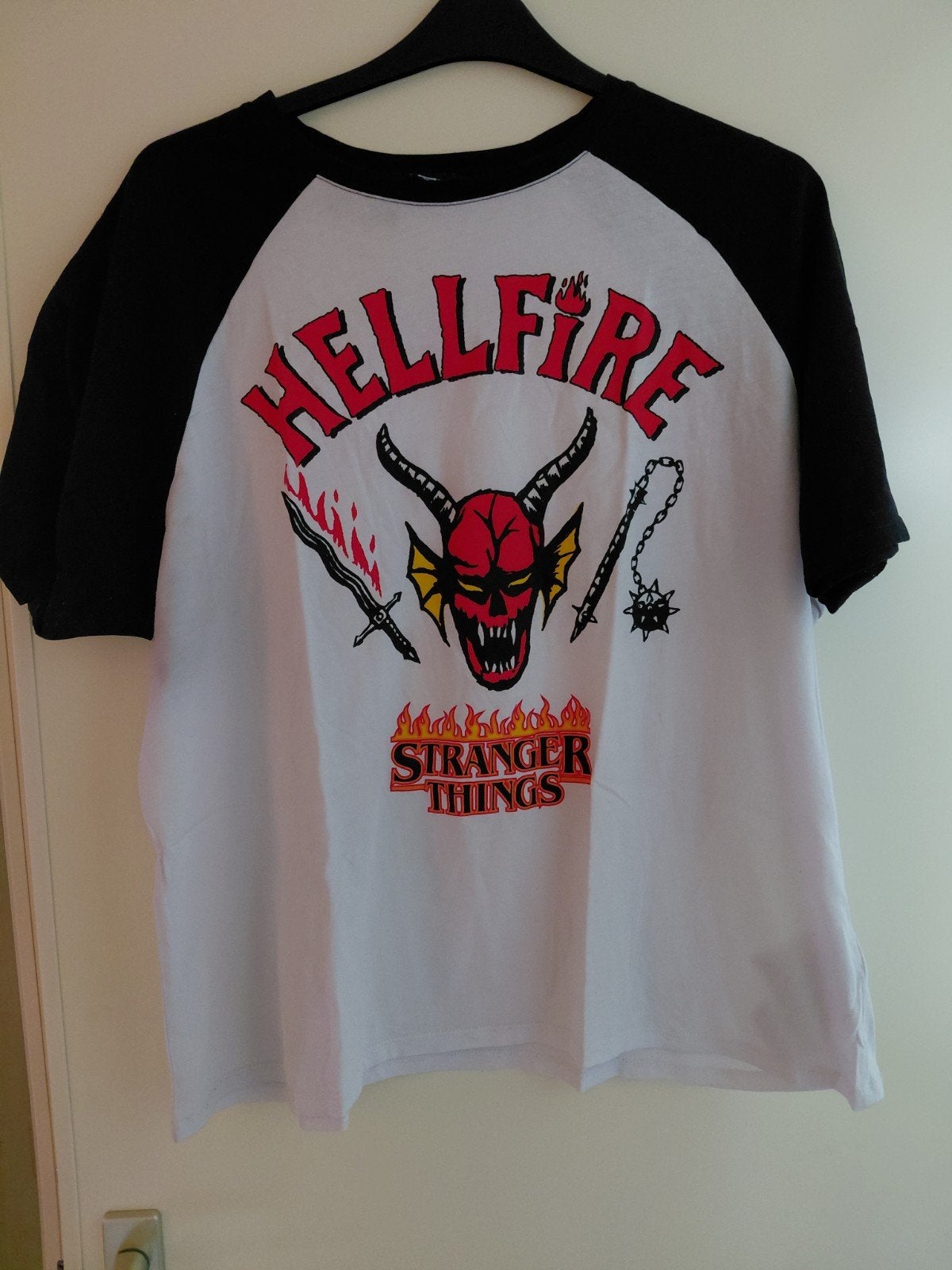 T-Shirt Hellfire Stranger Things Maat XXL gedragen, Ophalen of Verzenden, Gedragen, Overige maten, Meerkleurig