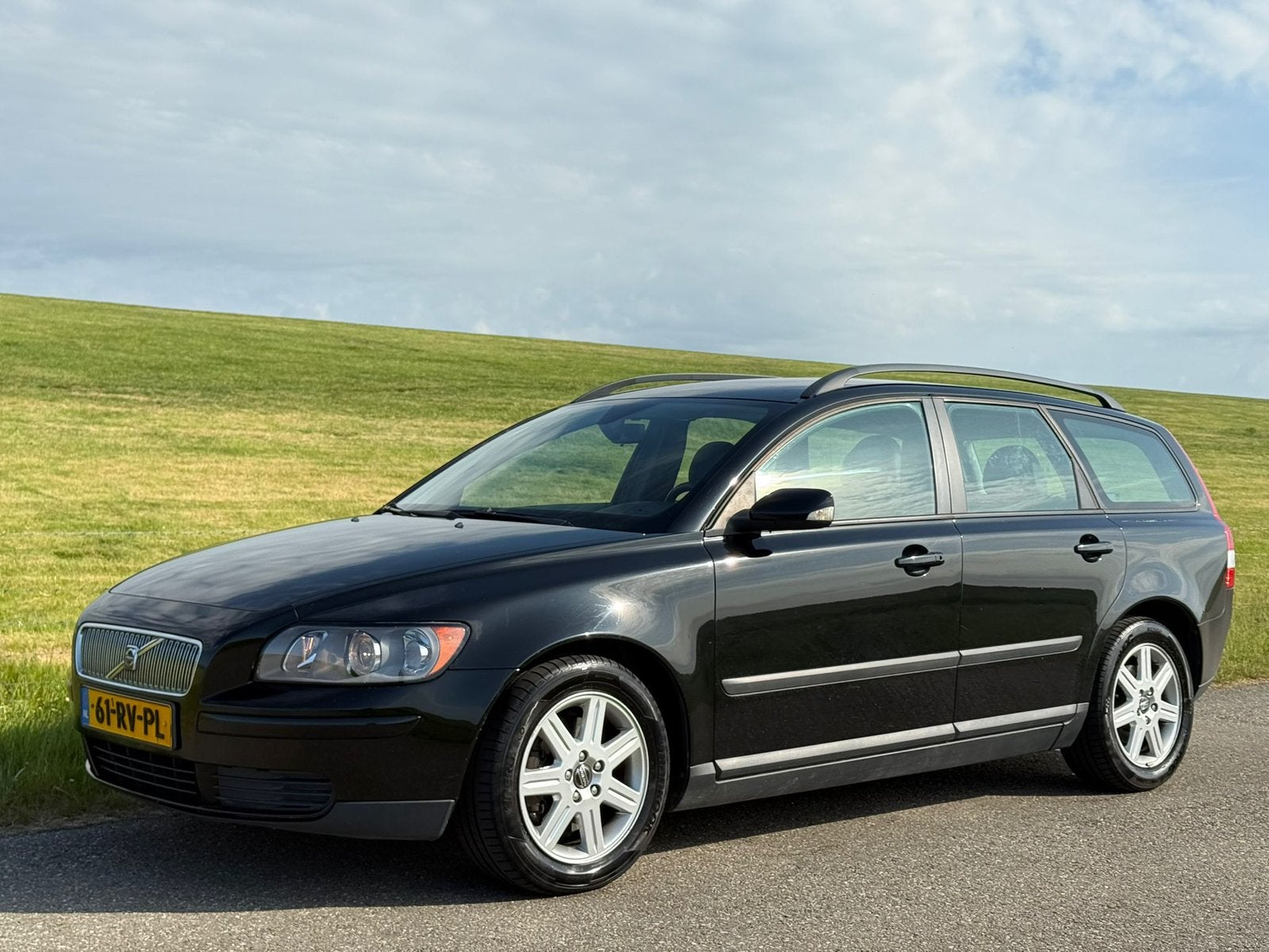 Volvo V50 2.4 140PK Geartronic 2005 Zwart | clima | cruise!!, Zwart, Traction-control, Zwart, 2435 cc