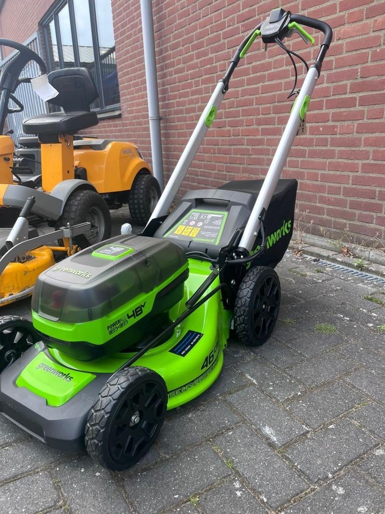 Greenworks 2x24 volt accu maaier, Ophalen, Cirkelmaaier, Accu-grasmaaier, Nieuw