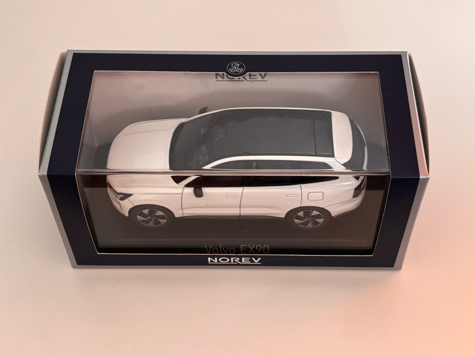 Volvo EX90 modelauto, Hobby en Vrije tijd, Modelauto's | 1:43, Verzenden, Nieuw, Auto, Norev