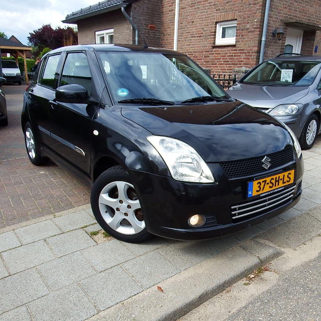 Suzuki Swift 1.3 5D 2006 Zwart Nwe koppeling en bak/gr beurt, Voorwielaandrijving, Stof, 40 €/maand, Zwart