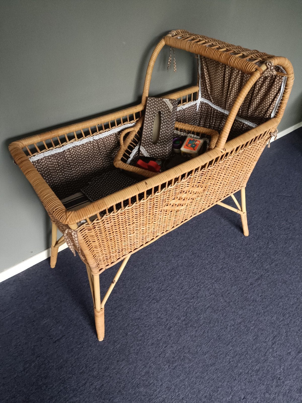Vintage rieten wieg met bekleding, Ophalen