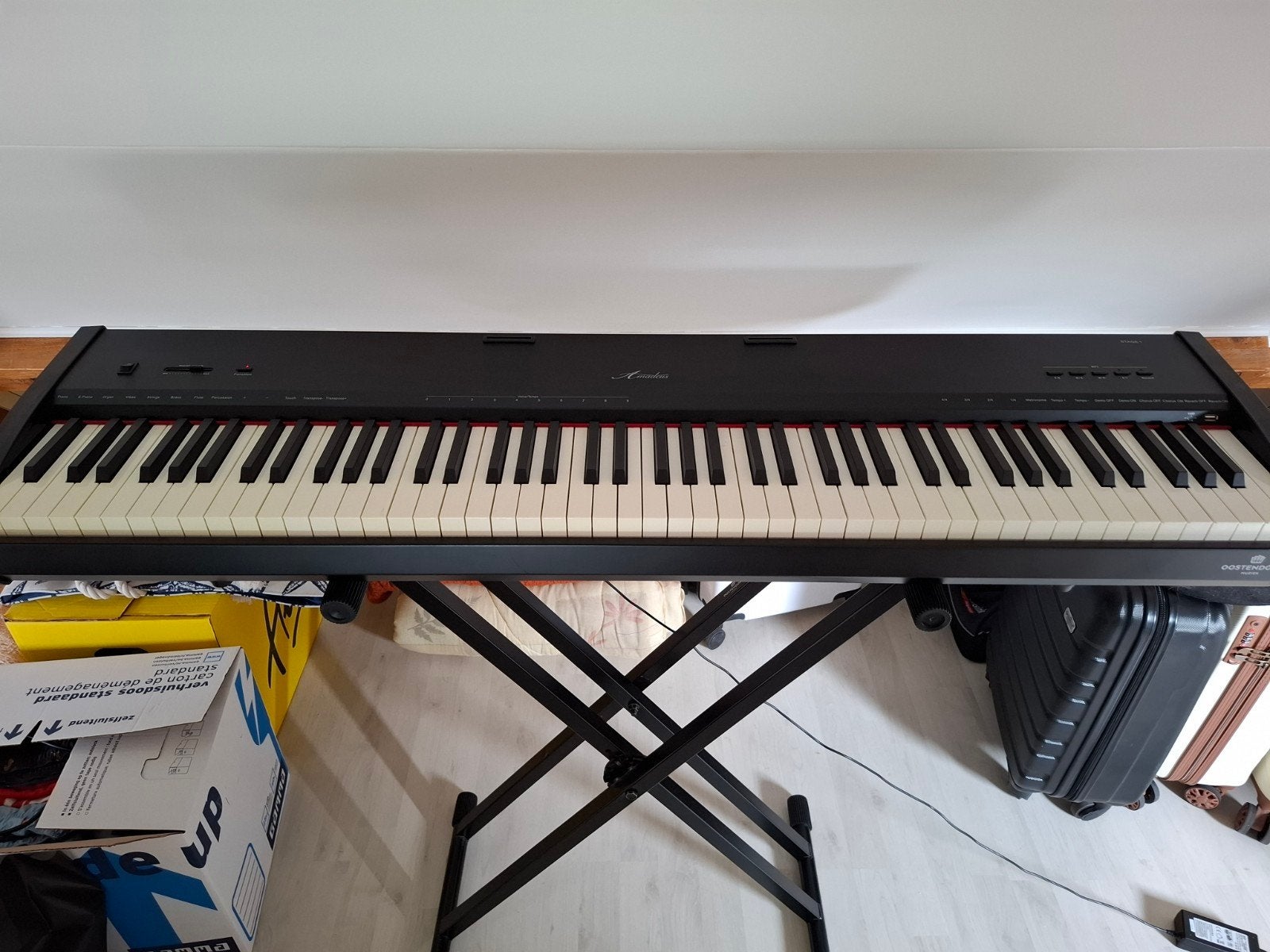 Amadeus Stage 1 met Stagg KTC-137 case, Muziek en Instrumenten, Piano's, Ophalen, Zwart, Digitaal, Zo goed als nieuw